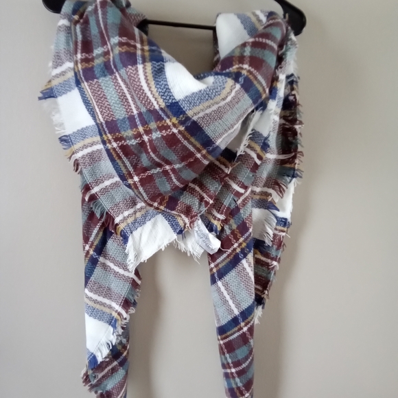 Stylish Multi-Patterned Scarves Set - Picture 6 of 8